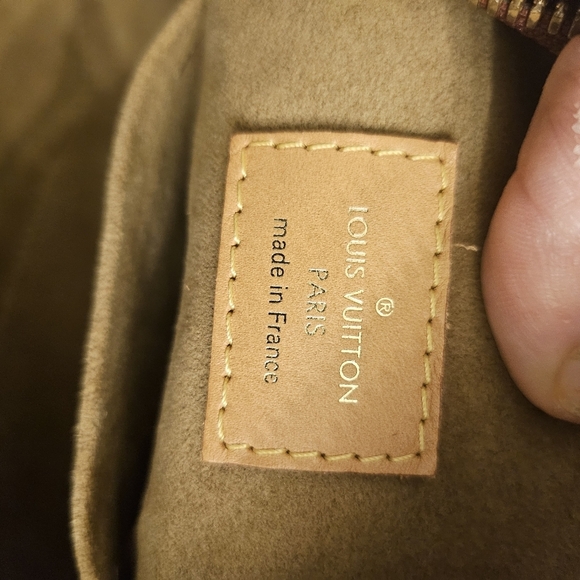 Louis Vuitton Boite Chapeau MM Crossbody Bag - Picture 14 of 14